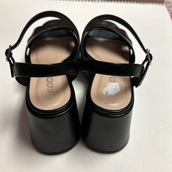 Soda Platform Sandal - Picture 5 of 11